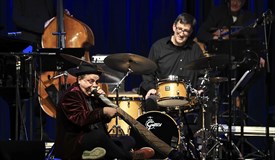 Foto: Christian Kolb, Florian Oppenrieder (Schlagzeug), Prof. Adrian Mears (Didgeridoo)